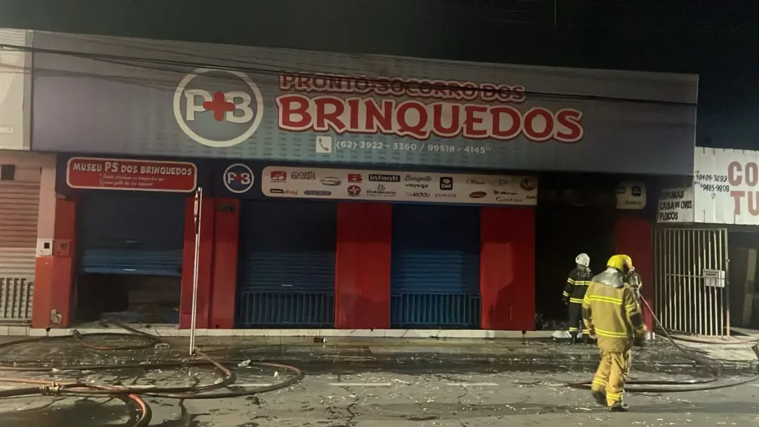 Incêndio atinge loja no Setor Campinas em Goiânia