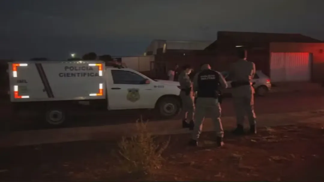 Idoso mata esposa e neto com picareta e se suicida em Goiás