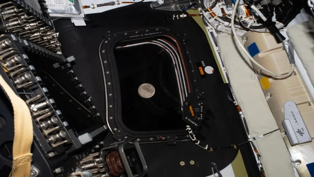 Artemis II inicia retorno à Terra após volta histórica