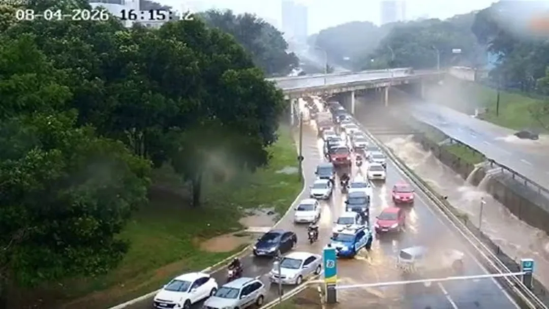 Chuva alaga Goiânia, fecha Marginal Botafogo e causa acidente