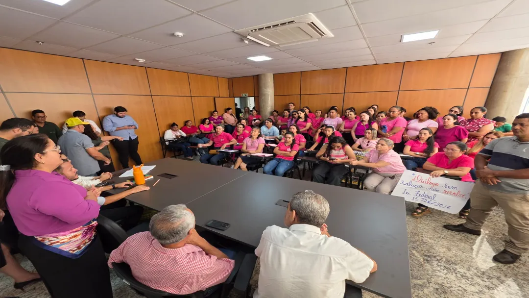 Greve em Santa Helena: Monitoras cobram cumprimento de Lei Federal