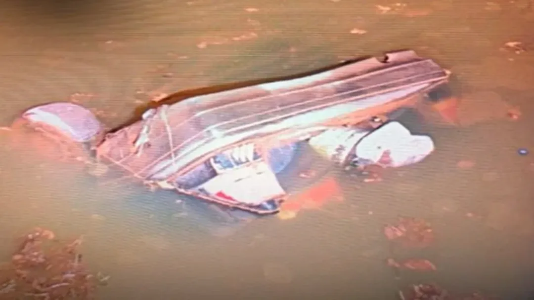 Carro cai no Lago Corumbá e deixa seis mortos