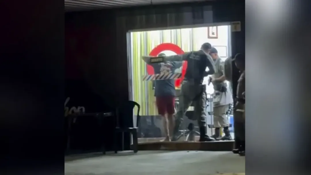 Cabeleireiro é preso suspeito de abusar de adolescente
