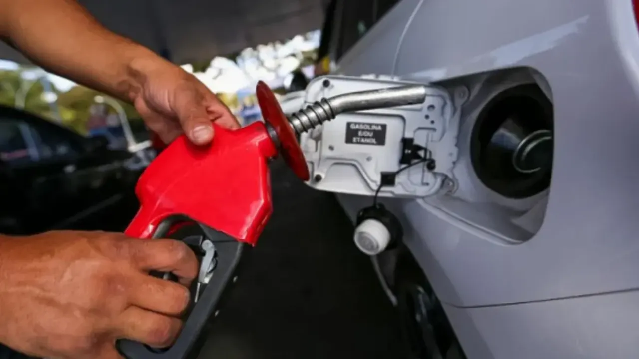 Gasolina pode ficar mais barata a partir de quarta-feira com nova mistura de etanol