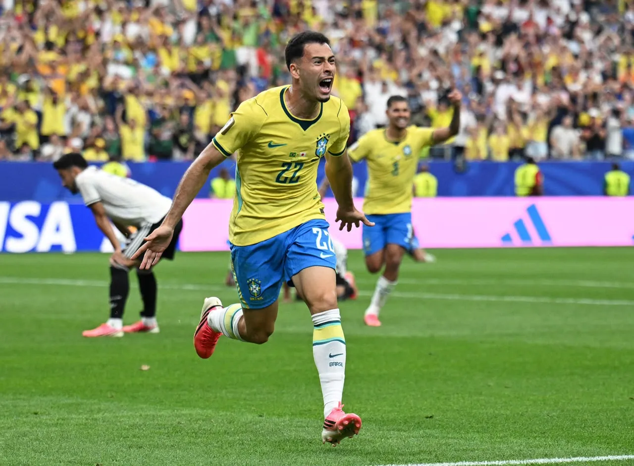 Brasil vira sobre o Japão com gol nos acréscimos e garante vaga nas oitavas da Copa do Mundo