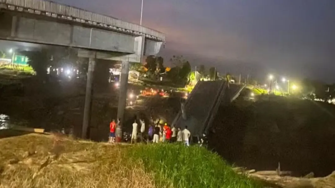 Ponte de R$ 36 milhões desaba no Acre e deixa quatro feridos