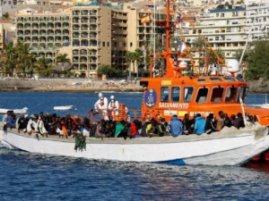Milhares de imigrantes cruzam fronteira entre Marrocos e Espanha após romper barreiras em Ceuta