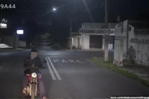 Motociclista é preso após tentar atropelar coletor de lixo em Goiânia