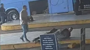 Foragido da Justiça do Pará tentou fugir ao ser abordado por policiais disfarçados na Rodoviária de Goiânia, mas foi imobilizado e preso.