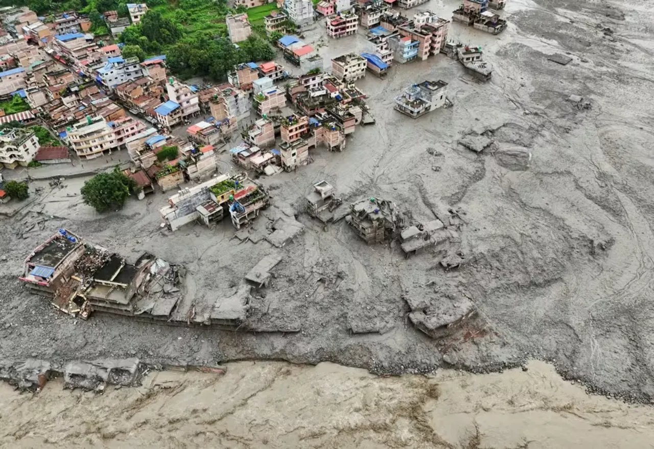 Avalanche no Nepal e Tibete deixa 362 mortos e 1.468 desaparecidos