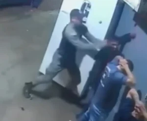 Câmera flagra PM agredindo homem durante abordagem em Formosa