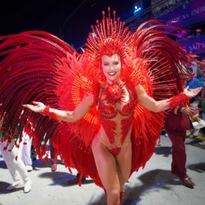 Virginia Fonseca deixa posto de rainha de bateria da Grande Rio