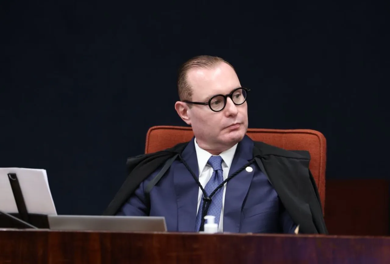 eleições 2026, Cristiano Zanin, STF, TSE, Lula, Flávio Bolsonaro, segundo turno, horário de votação, transporte público